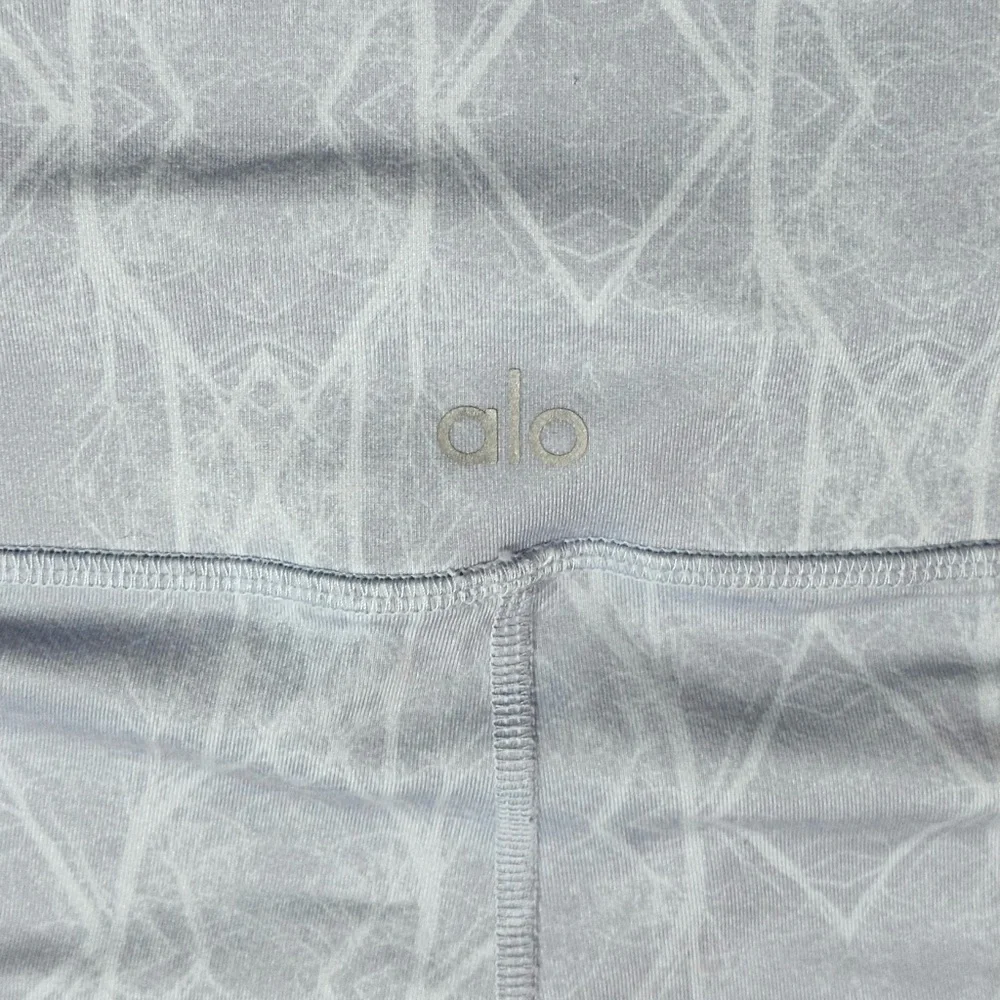 Alo Yoga Airbrush Tree Lace Sky Cropped Leggings 21”